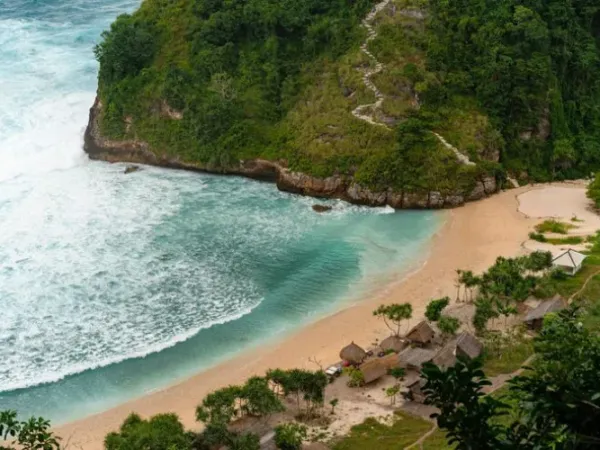 Atuh Beach: Pantai Eksotis di Nusa Penida Timur