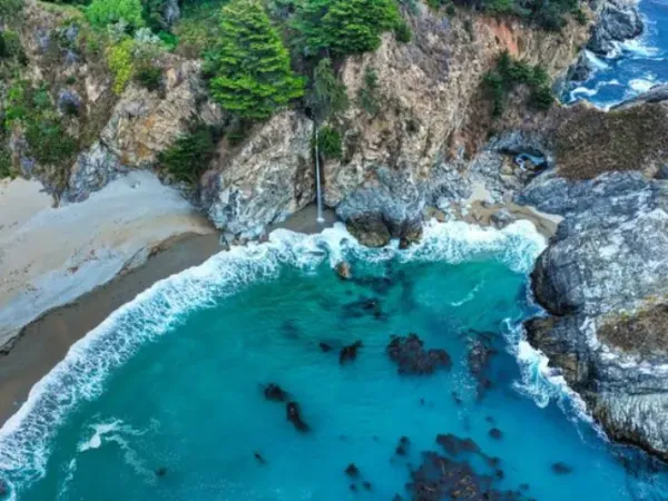 Diamond Beach: Pantai Tersembunyi yang Wajib Dikunjungi