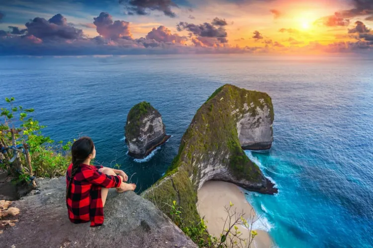 Nusa Penida Barat vs Timur: Panduan Rute Lengkap