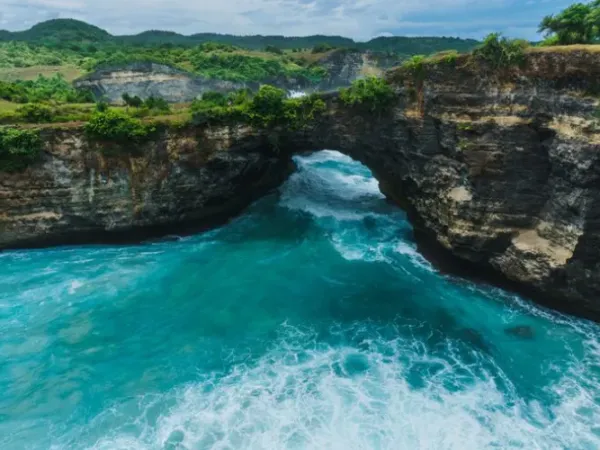 Pantai Tersembunyi Uluwatu: Padang-Padang, Bingin, dan Suluban