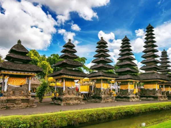 Pura Besakih: Pura Induk Terbesar dan Tersuci di Bali