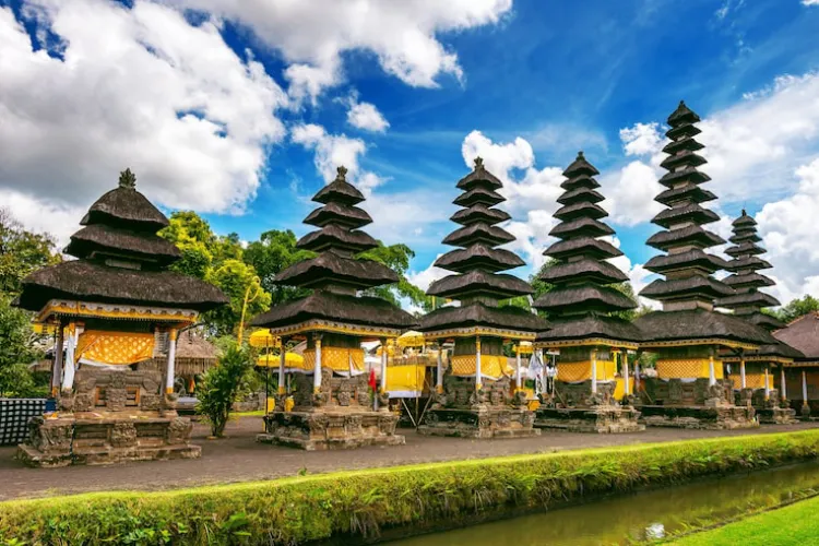 Pura Besakih: Pura Induk Terbesar dan Tersuci di Bali