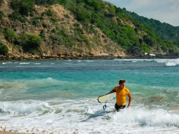 Surfing di Canggu: Spot Terbaik dan Tips untuk Pemula